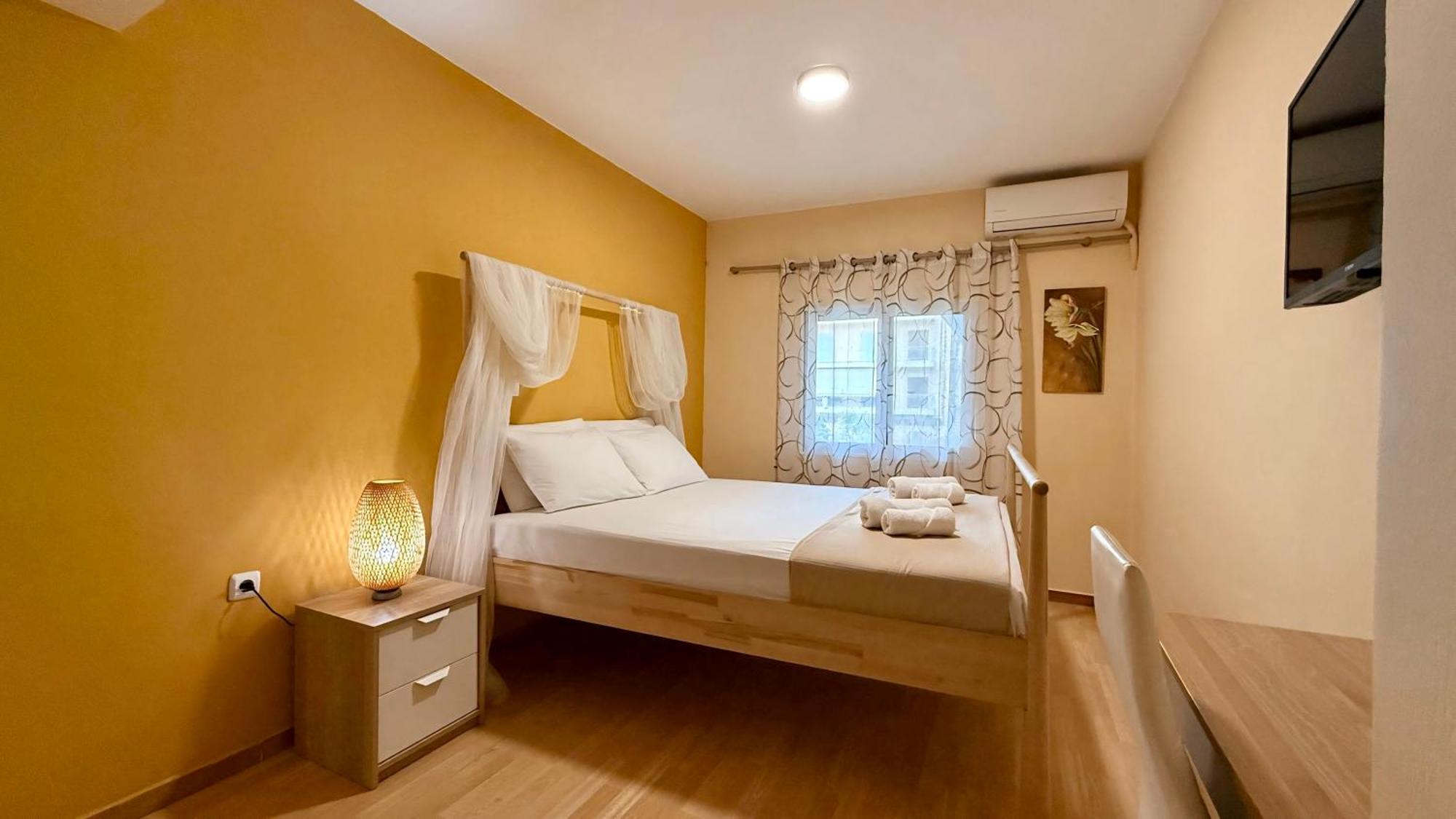 Byron Urban Apartment Kalamata Esterno foto
